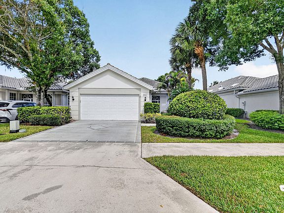 3rd image of 8081 SE Double Tree Drive