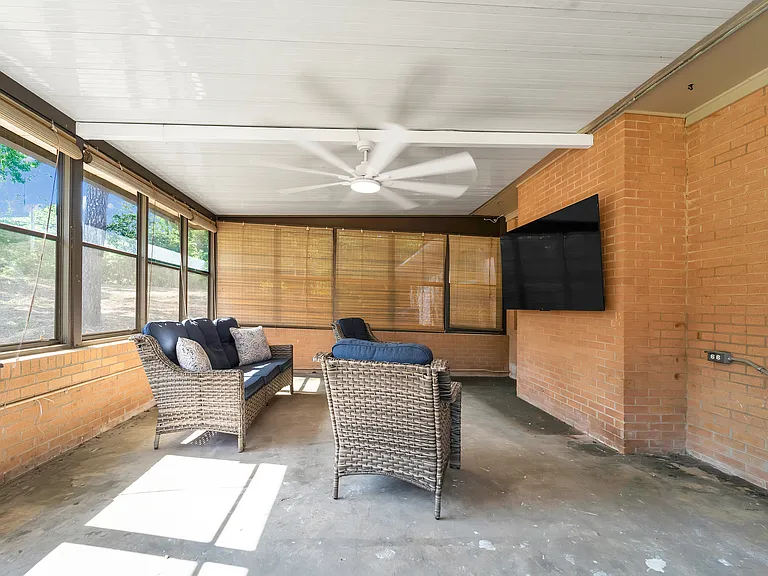 601 Regent Rd — Photo 28