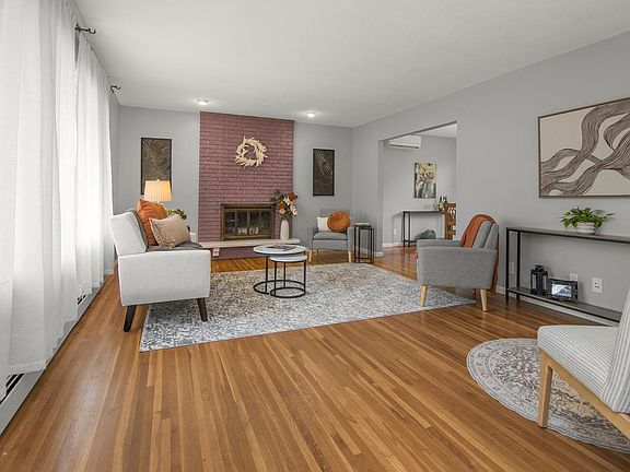 2nd image of 3416 Clark St