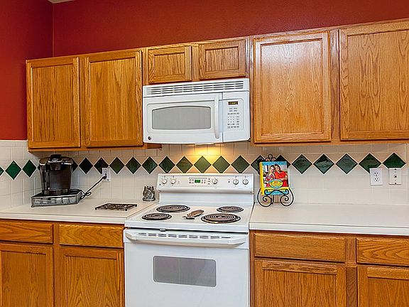 PLENTY OF CABINET & COUNTER TOP SPACE ~