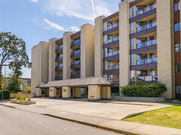 1745 Leighton Rd #213, Victoria, BC V8R 6R6
