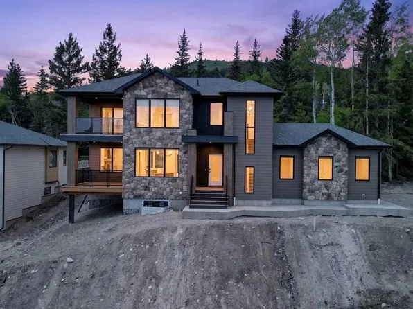 72 E Kananaskis Dr, Coleman, AB T0K 0M0