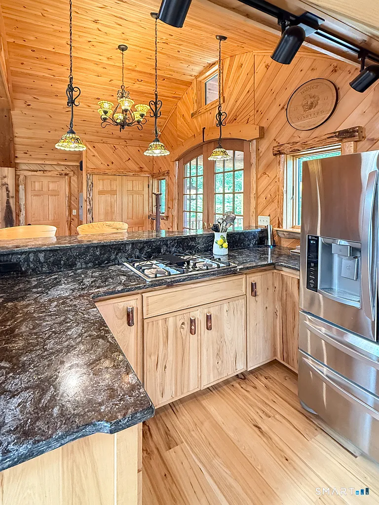 2 bed, 2.5 bath, 2614 sqft, $3,800 — Photo 4