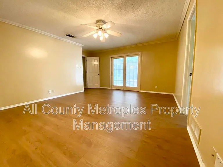 223 Woodcrest Dr — Photo 10