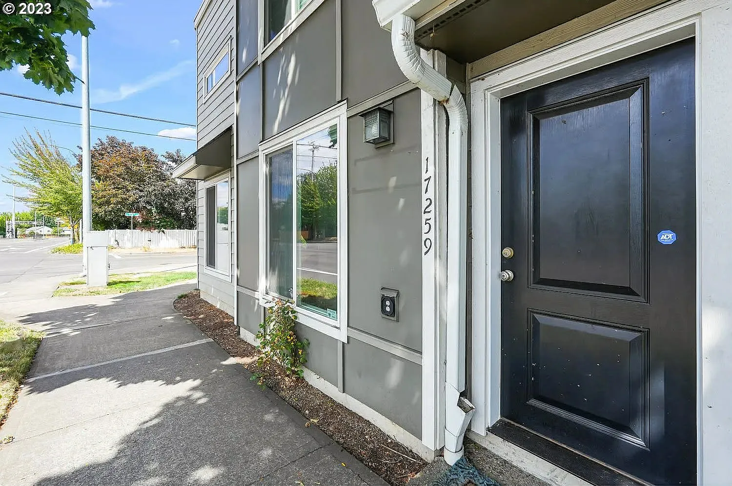 2 bed, 2.5 bath, 1287 sqft, $2,200 — Photo 3