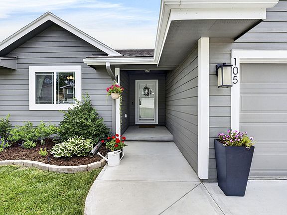 2nd image of 105 Maplewood Cir