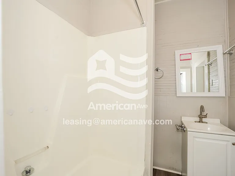 1336012_008_main_bathroom_13841043.jpg