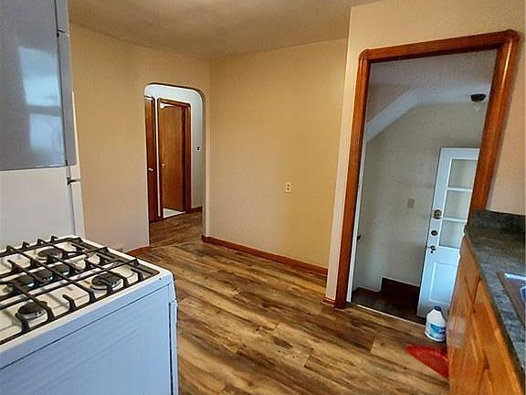 5th image of 4016 Milford Ave