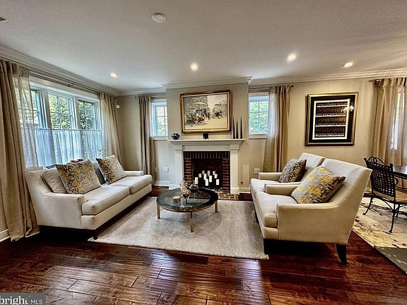 4th image of 2141 Saint James St