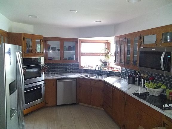 4th image of 301 Lorraine Dr