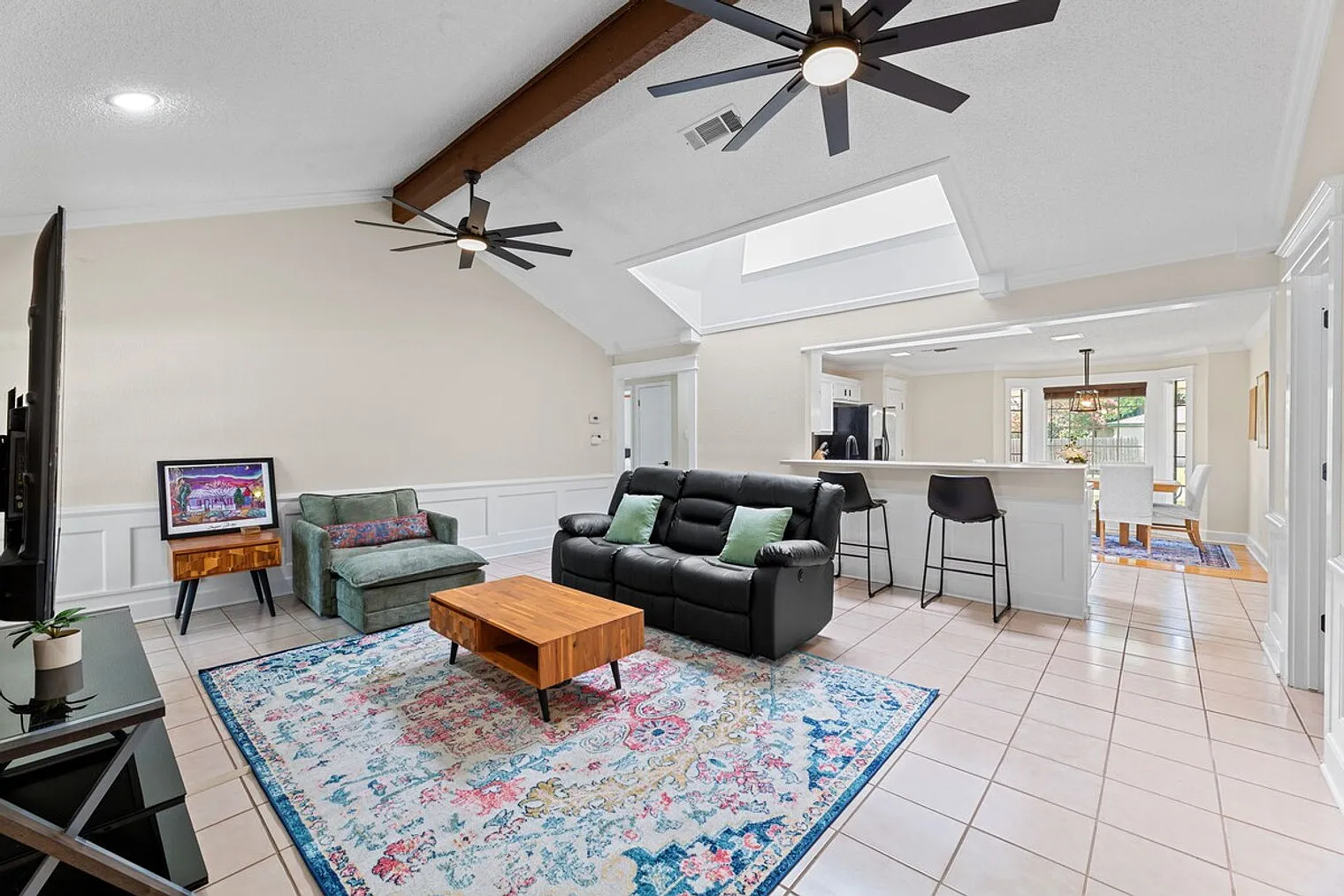 3 bed, 2.0 bath, $7,498 — Photo 1