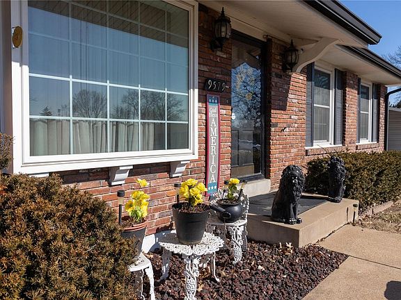 3rd image of 9579 Caravan Dr