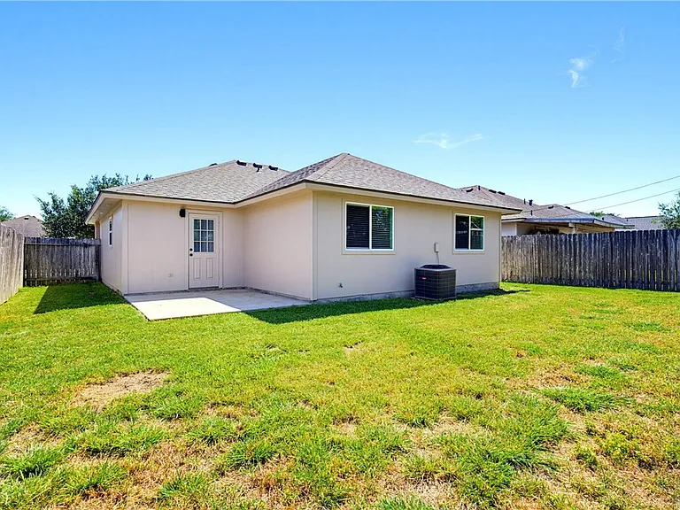 7846 Calgary Dr — Photo 3