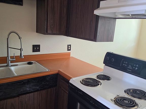 3rd image of 1097 N Olive Ave #5