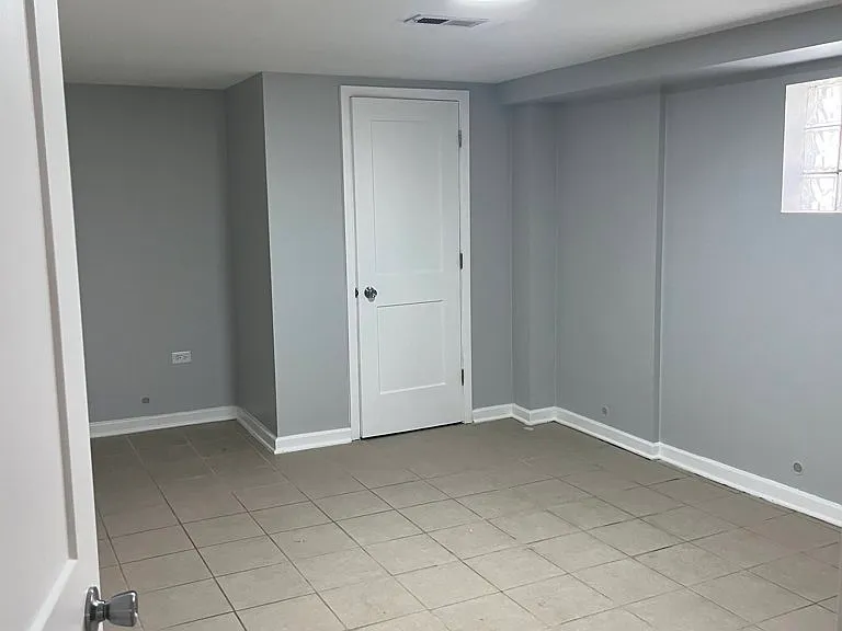 8722 S Winchester Ave — Photo 2