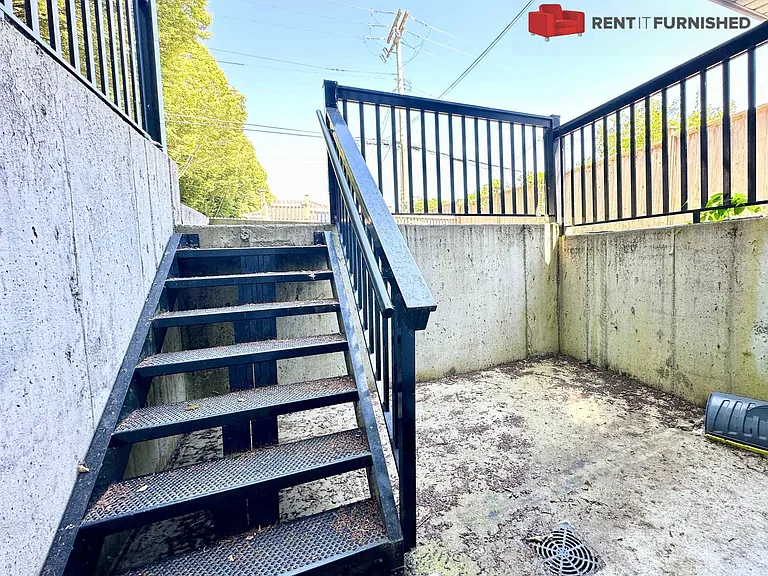 3460 Prince Edward St — Photo 13