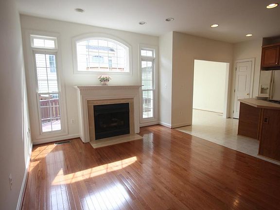 5th image of 4555 Fair Valley Dr