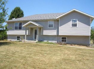 16 Maple Tree Dr, Marshfield, MO 65706