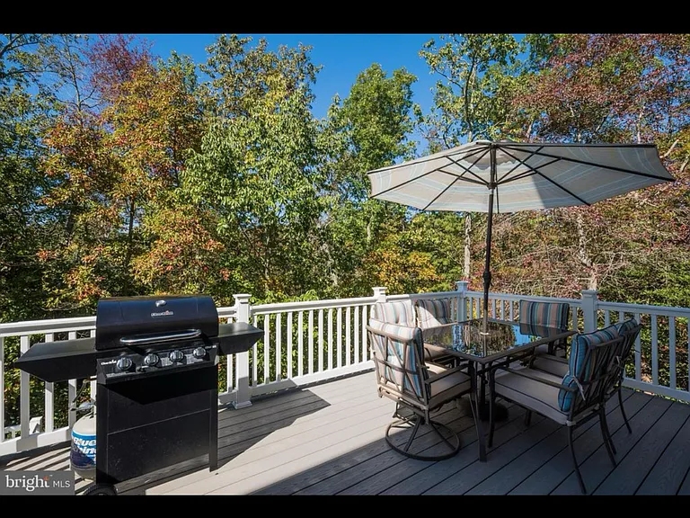 18 Tavern Ln — Photo 16