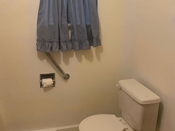 2nd image of 611 Jeanette Ave