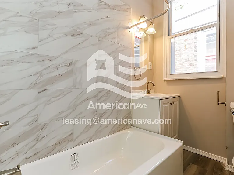 866793_011_main_bathroom_14026941.jpg