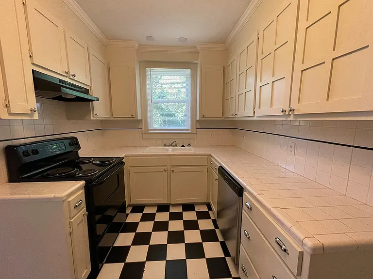 3303 Abingdon Rd — Photo 46