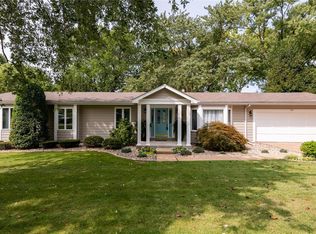 10 Mid Circle Dr, Maryland Heights, MO 63043