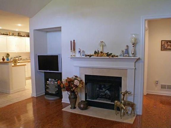 4th image of 1103 Overlook Ct