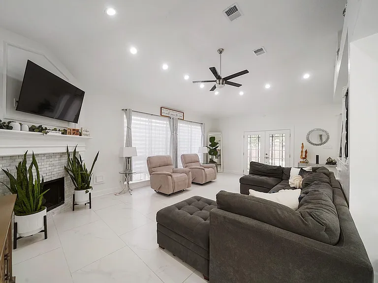 14402 Westbury Ct — Photo 7