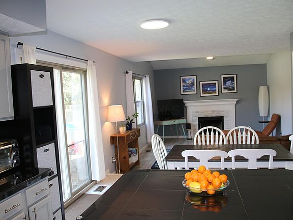 3rd image of 365 Amesbury Ct