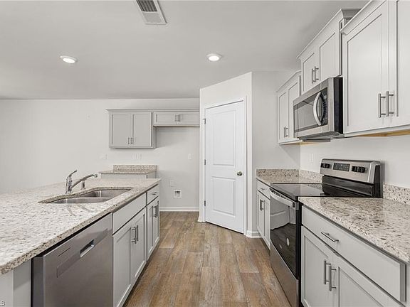 5th image of 5026 Crest Ct