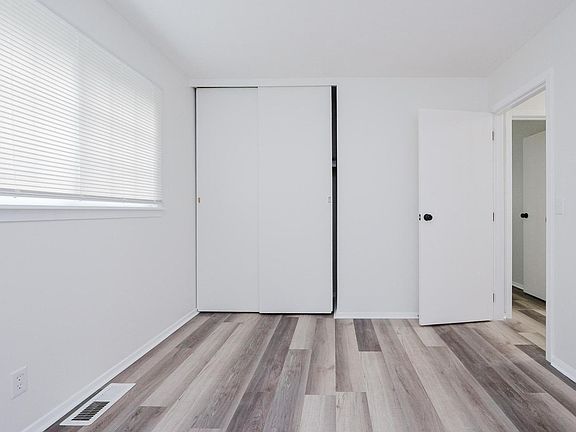 4th image of 2825 Hinde Ave