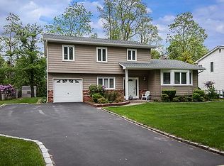 9 Bambi Ln, Commack, NY 11725