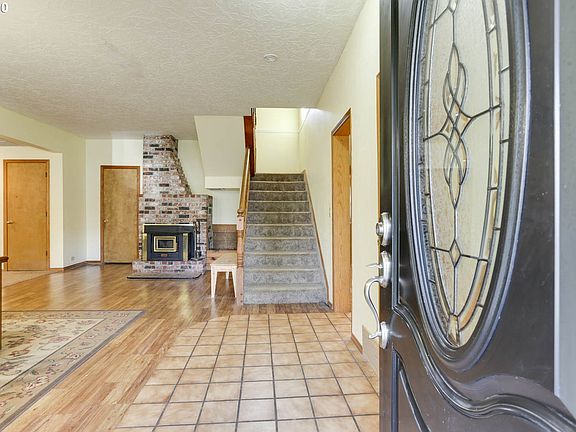 4th image of 4313 NE 58th Cir