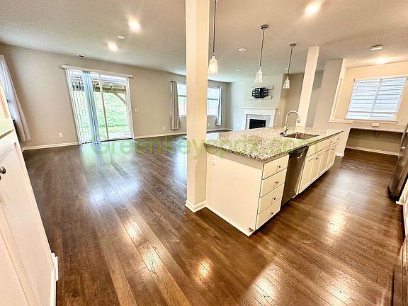 3rd image of 23119 NE Sockeye St