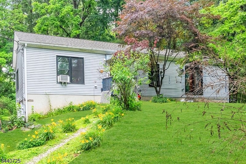 1st image of 517 Townsbury Rd