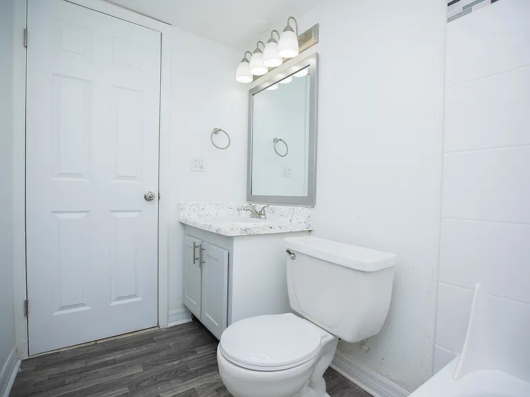 Oakview Landing Apartments — Photo 26