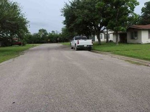 Exterior Neighborhood (street photo)