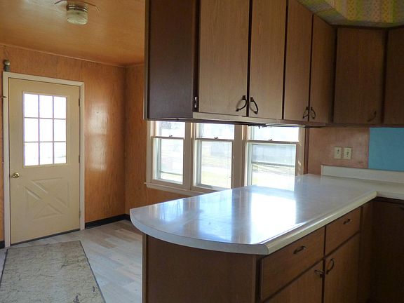 5th image of 304 Gray St
