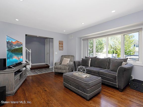 4th image of 99 Elmira St