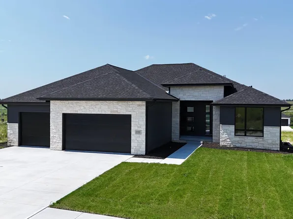 5502 N 213th St, Elkhorn, NE 68022