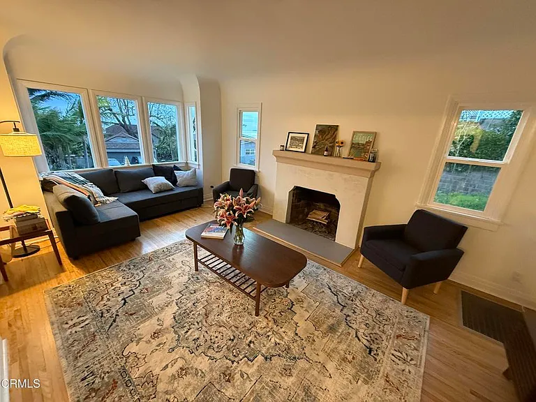 2371 Foster Ave — Photo 4