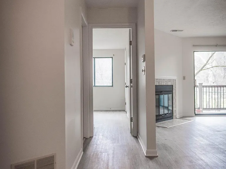 48 Woodland Hills Dr #8 — Photo 28