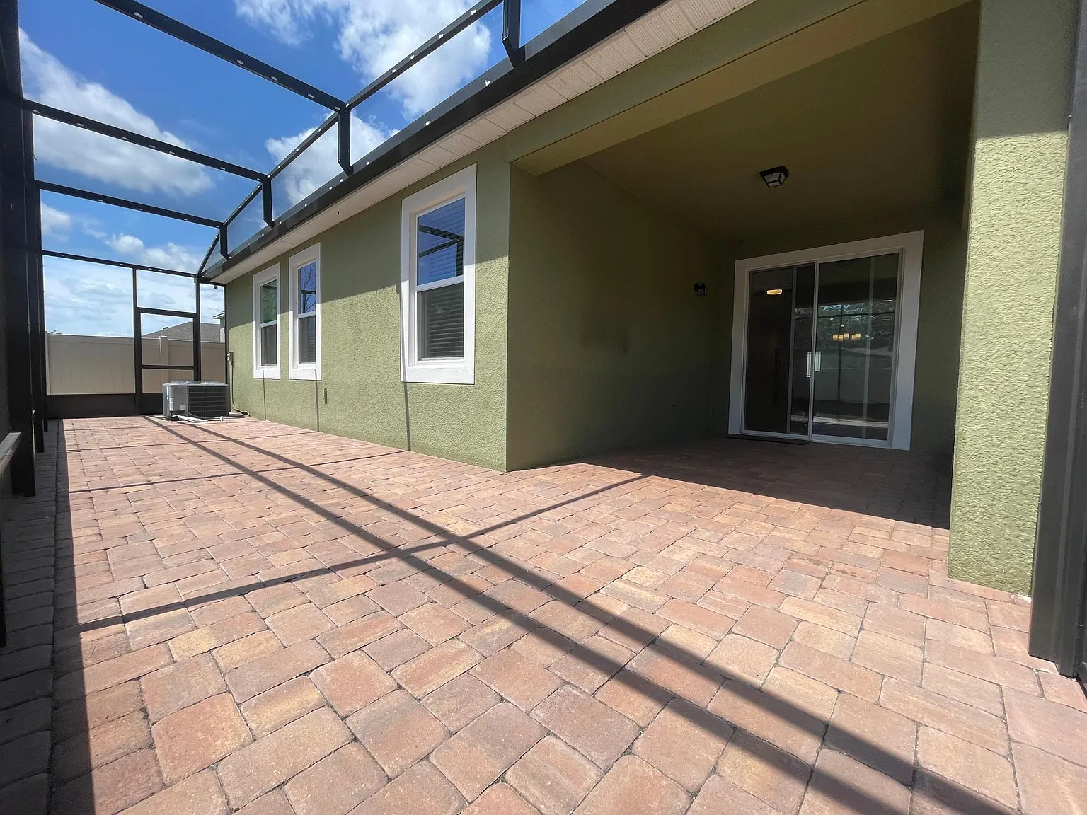 4 bed, 2408 sqft, $3,100 — Photo 3
