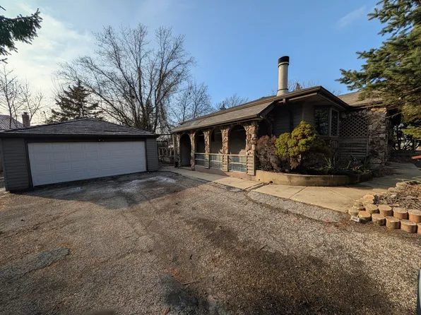 1N248 Darling St, Carol Stream, IL 60188