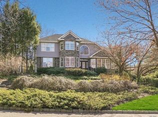 12 Whispering Woods Dr, Smithtown, NY 11787