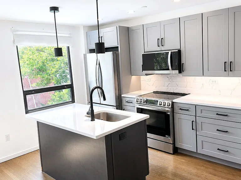 20-01 Steinway St #3 — Photo 1