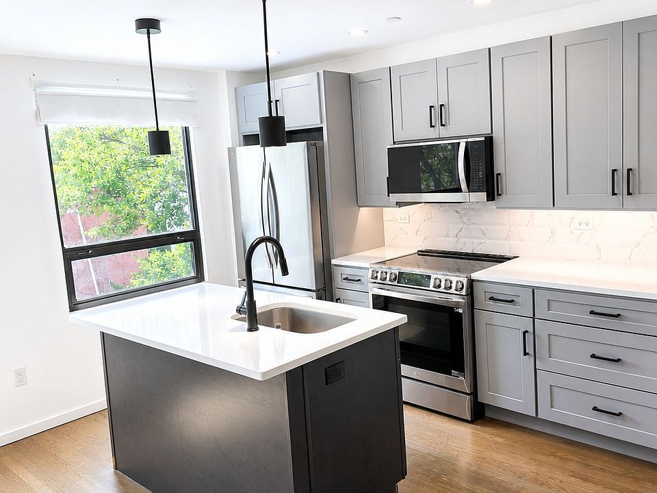 1st image of 20-01 Steinway St #3