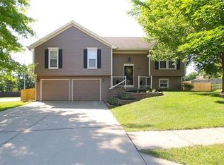 7601 NW 73rd Ct, Kansas City, MO 64152