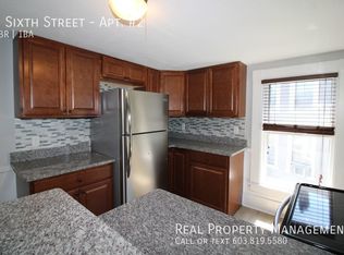 4 6th St APT 2, Dover, NH 03820